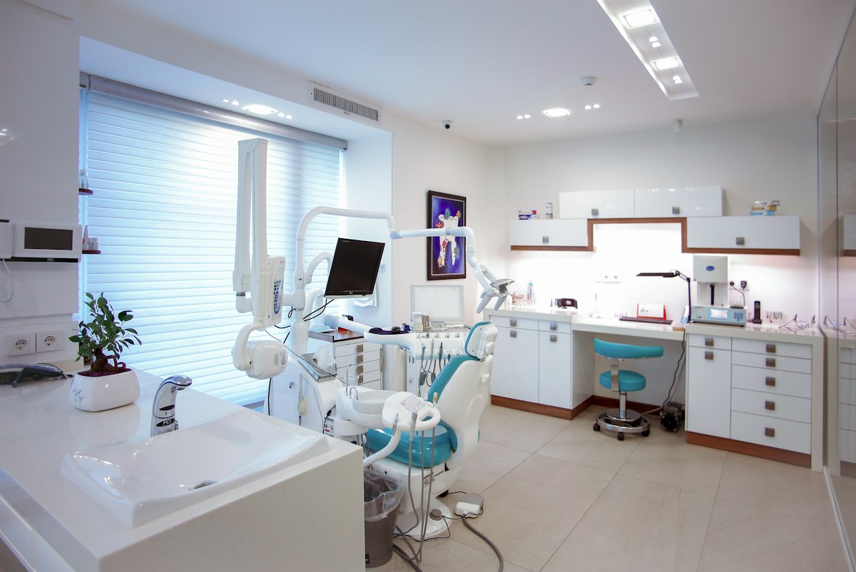Inside the SmileCraft clinic in Gulberg — a bright, modern treatment room with a teal dental chair